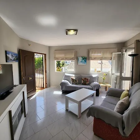 Almendros Apartment *