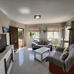 Almendros Apartment *